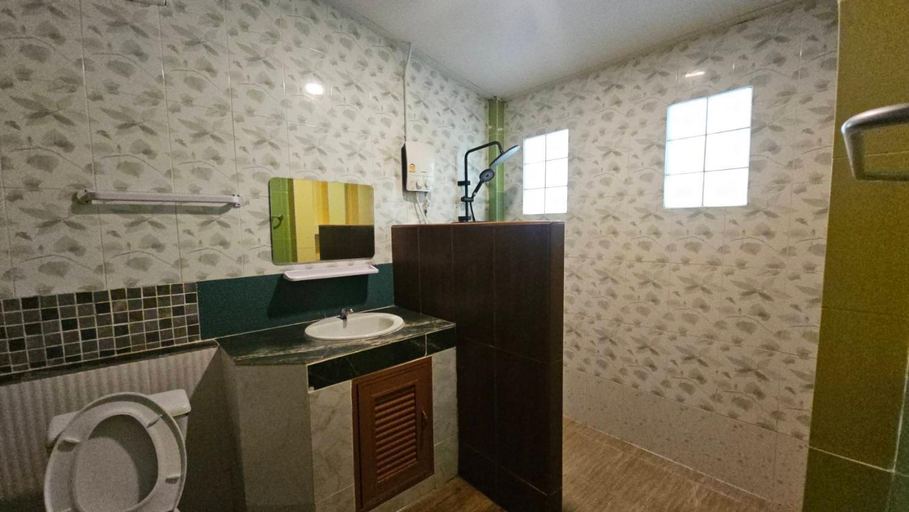 Bathroom 3, HOMETHAI RESORT (โฮมไทยรีสอร์ท), San Pa Tong