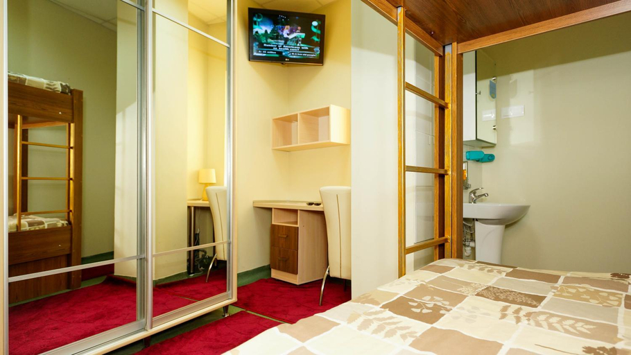 Bedroom 2, City Hostel Panorama, Uzhhorods'ka