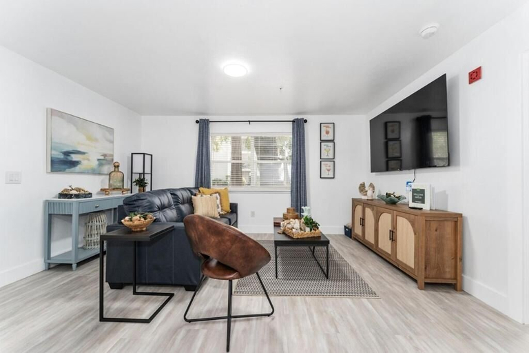Living area 3, Cozy Modern Apartment - Near Shands & VA, Alachua