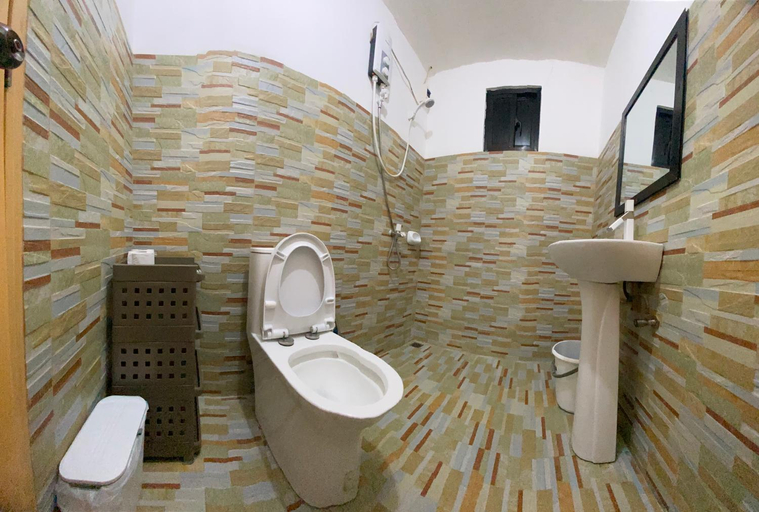 Bathroom 3, A&C Aquino Guesthouse, Moalboal