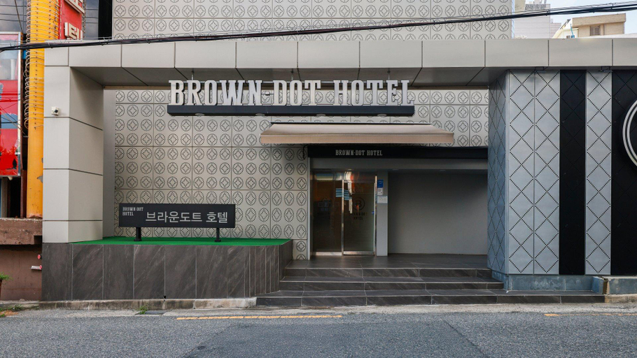 Entrance 3, Browndot hotel Jeonju Junghwasan, Jeonju