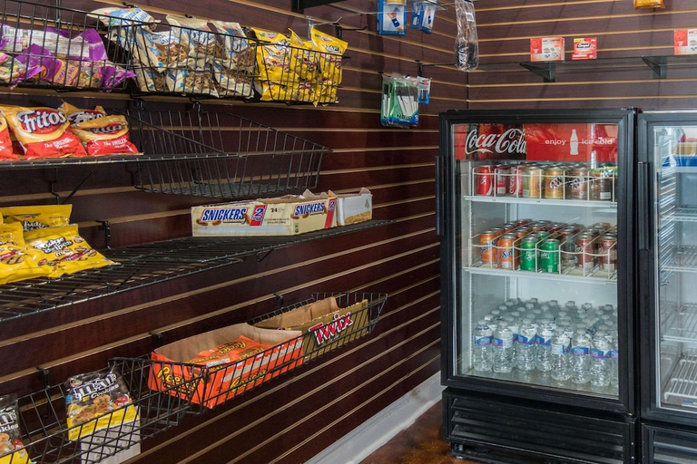 Food & Drinks 4, Super 8 by Wyndham Beaumont I-10 South/College St, Jefferson