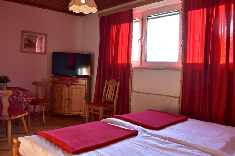 Bedroom 3, Hotel Jaegerhof Woerthersee - Only Adults Official Partner Amoria Spa , Klagenfurt Land