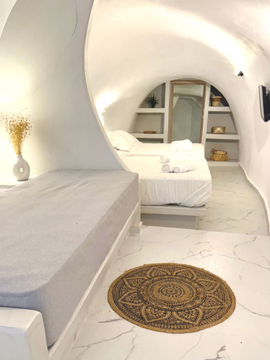 Room 5, Petuna Cave Suites, South Aegean