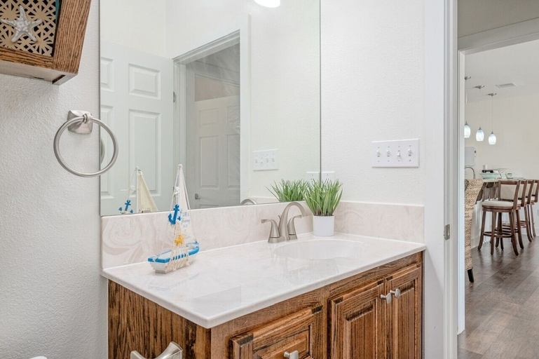 Bathroom 3, Life's A Beach 3 Bedroom Home, Galveston