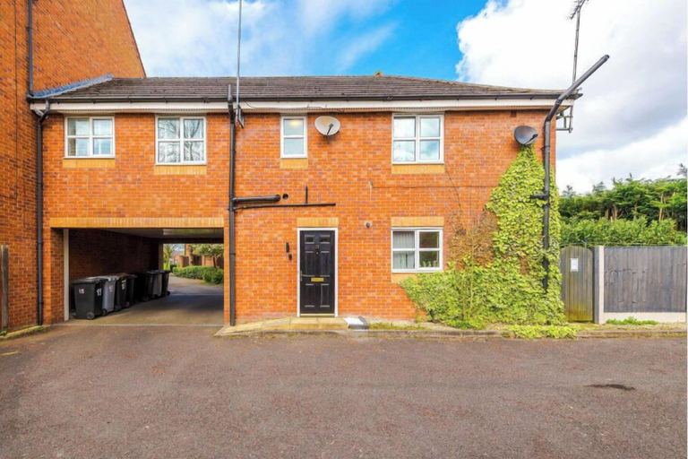 Front of property, 11 Salisbury Close, Cheshire East