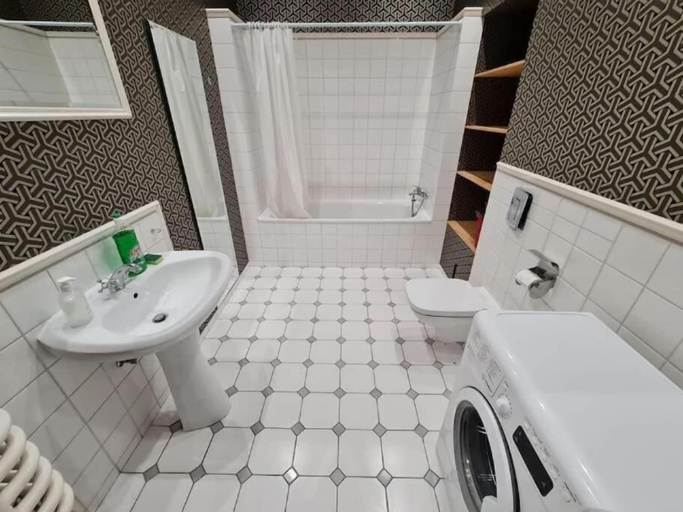 Bathroom 2, Fantastic Inn Warsaw - Okólnik, Warsaw