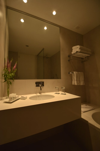 Bathroom 5, Dazzler by Wyndham Lima Miraflores, Lima