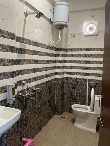 Bathroom 3, Fabhotel Shree Mahidev Palace, Faizabad