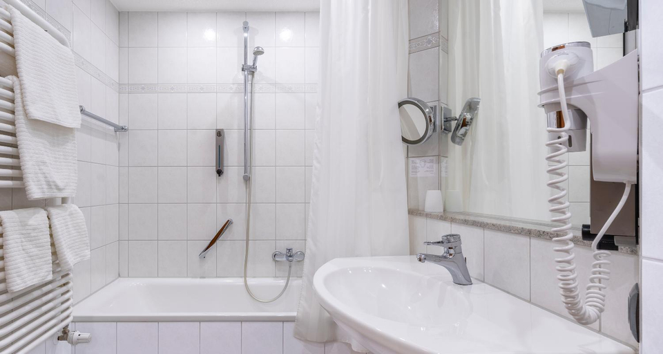 Bathroom 3, PLAZA Hotel Buchhorner Hof, Bodenseekreis