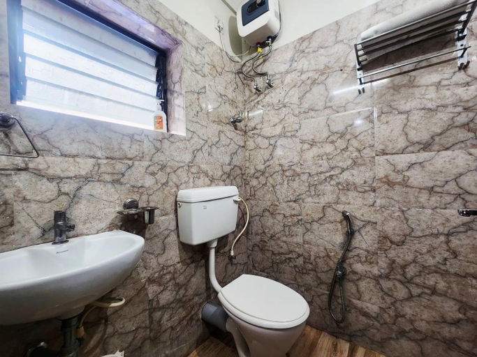 Bathroom 4, Anandaloke Residency, Kolkata