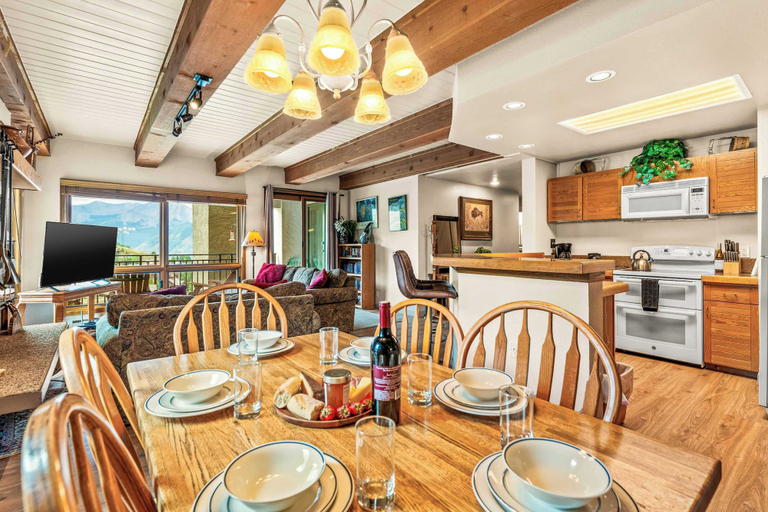 Food & Drinks 5, The Plaza by Traverse Hospitality, Gunnison