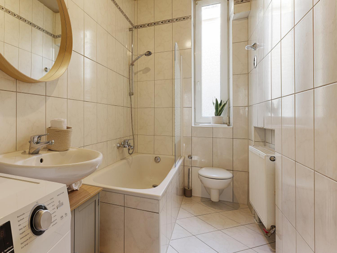 Bathroom, Botanical velvet apartment - with sunny balcony, Würzburg
