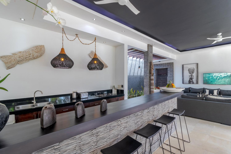 5, Gorgeous Tropical 3 Bed Pool Villa, 24hr Security, Badung