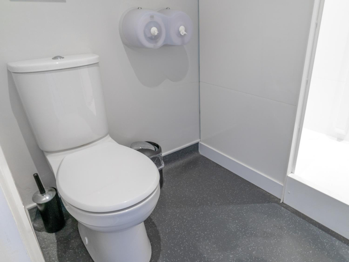 Bathroom 3, Hostel YHA Treyarnon Bay, Cornwall