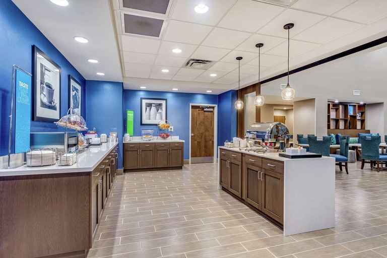 Food & Drinks 5, Hampton Inn & Suites Saraland Mobile, Mobile