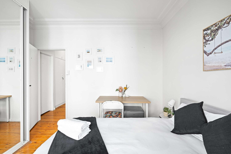 Bedroom 3, Classic Double Room in Peakhurst - Centrally Located - Shared Bathroom, Sydney