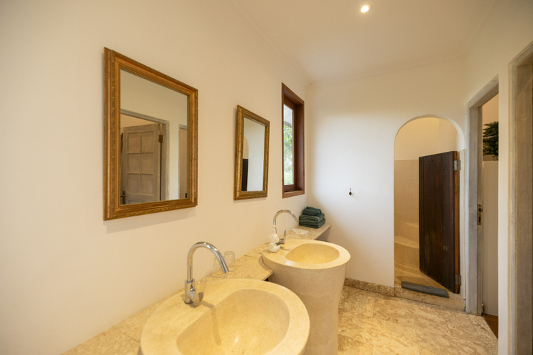 Bathroom 5, Charming Two Bedroom Villa Near Seminyak Beach, Badung