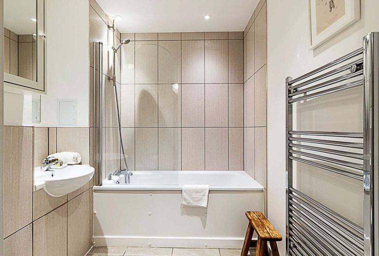 Bathroom 3, Spacious and Trendy Shoreditch Flat, London