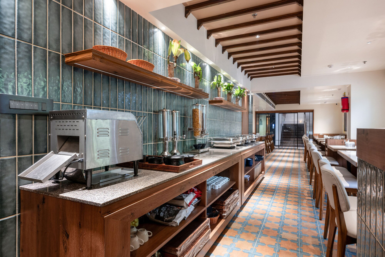 Food & Drinks 5, Nine Square Residency, Mumbai Suburban