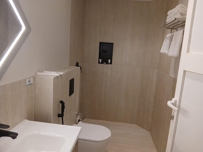 Bathroom 5, Raoum Inn Shaqra
