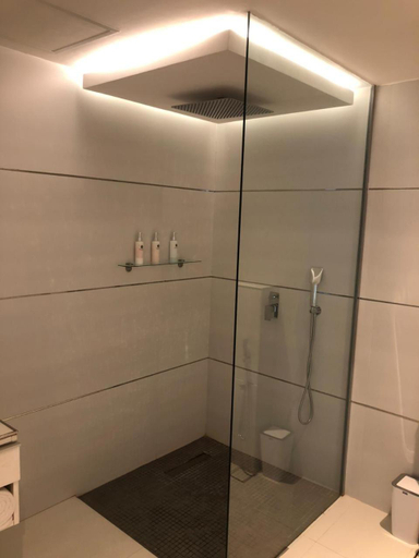 Bathroom 5, Agandau House, Negombo