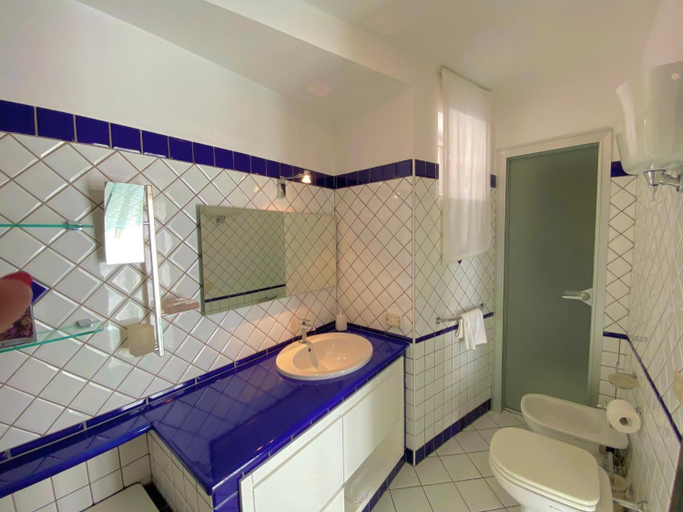 Bathroom 2, PonzaSmeralda Le Forna, Latina