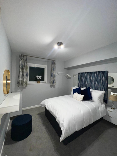 Bedroom 2, Welsh Getaway Apartment - Town Centre, Merthyr Tydfil
