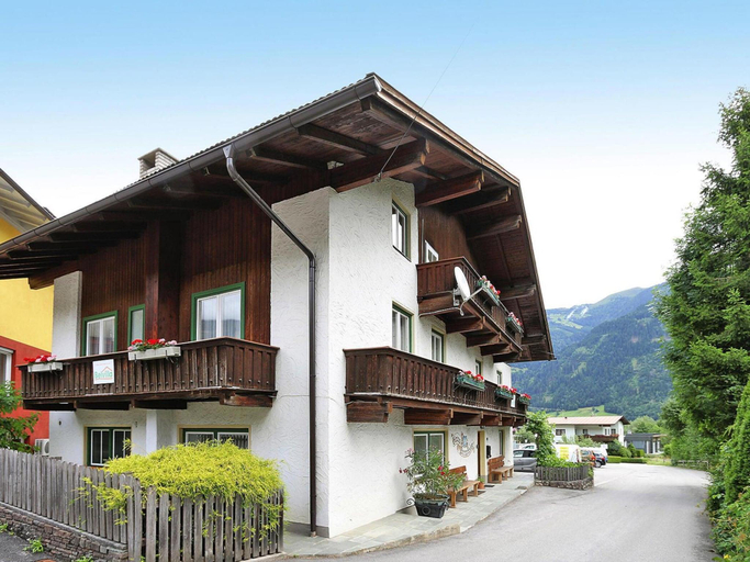 4, Chalet in Fugen Near Spieljochbahn, Schwaz