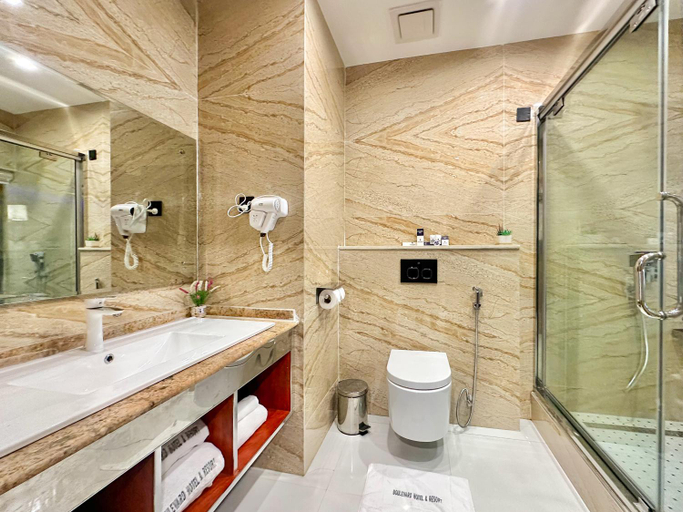 Bathroom 5, Boulevard Owerri Hotel, Owerri West