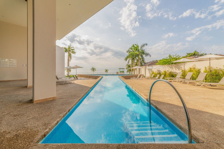 Pool 2, Zantamar 501 C, Compostela