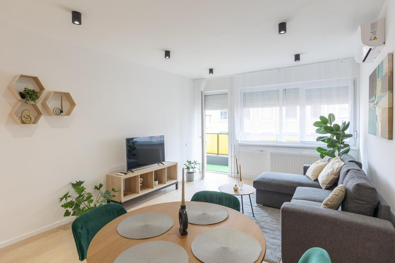 Others 4, Tiger Eye Residence, Budapesti
