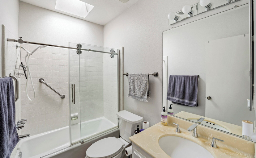 Bathroom 3, Elsa House, Los Angeles