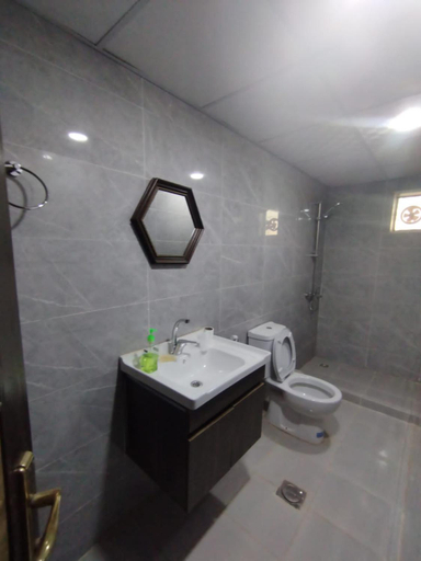 Bathroom 3, Luxury Helena Bubbles & Tours, Quaira