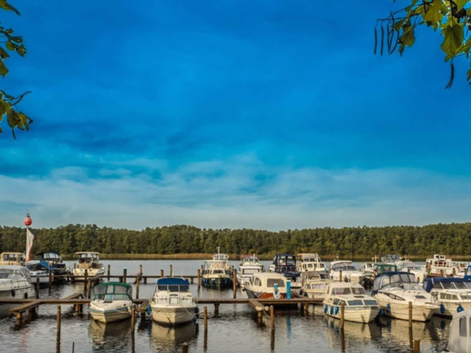 Others 3, Bootshaus in Mirow mit uberdachter Terrasse, Mecklenburgische Seenplatte