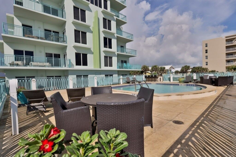 Pool 2, Oceanfront Condo With Beautiful Views 2 Bedroom Condo, Volusia