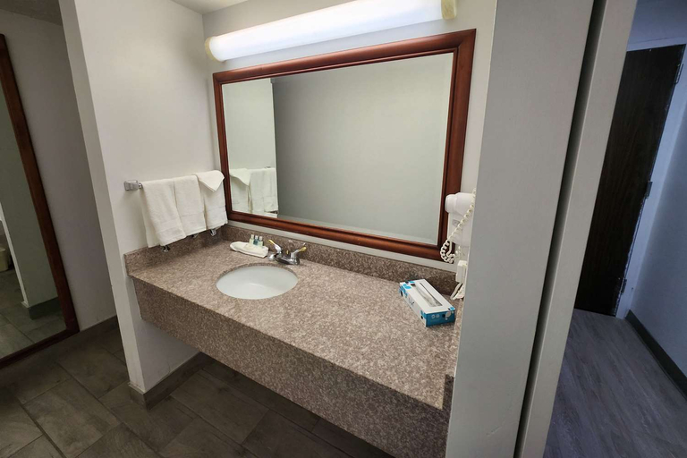 Bathroom 4, Clarion Inn Idaho Falls Riverfront, Bonneville