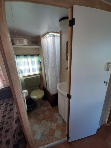 Bathroom, Kalmar, Puck
