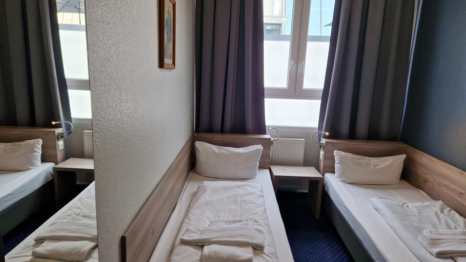 Bedroom 2, Hotel Mercedes/Centrum, Hamburg