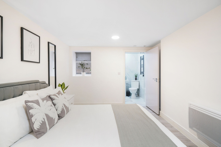 Room 4, Shirland Road Flat, London