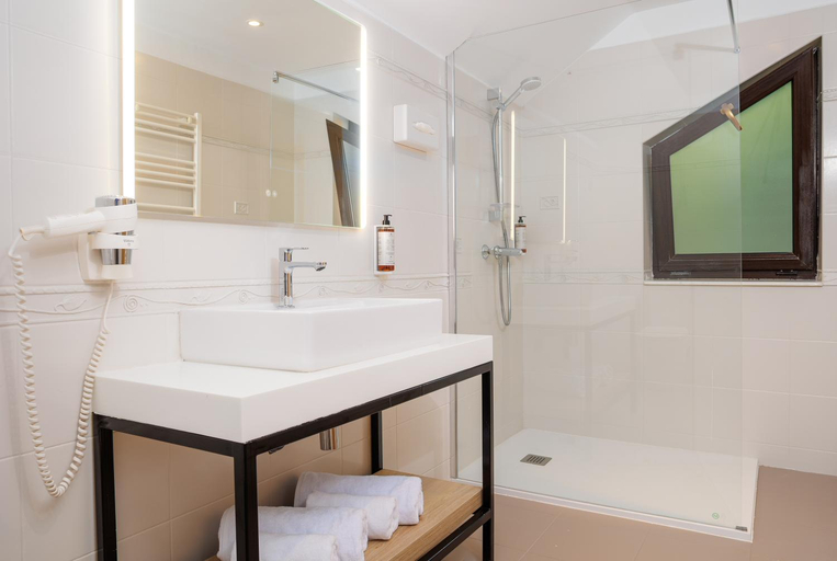 Bathroom 3, Hotel Regal, Sinaia