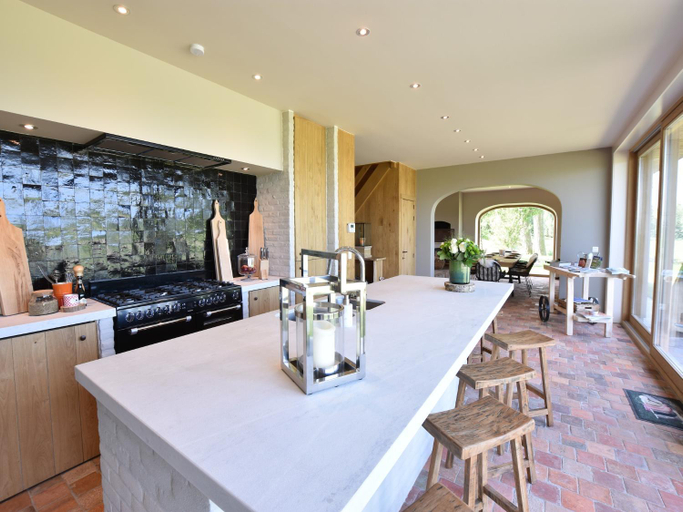 Food & Drinks, Beautiful Holiday Home with Terrace, Garden, West-Vlaanderen