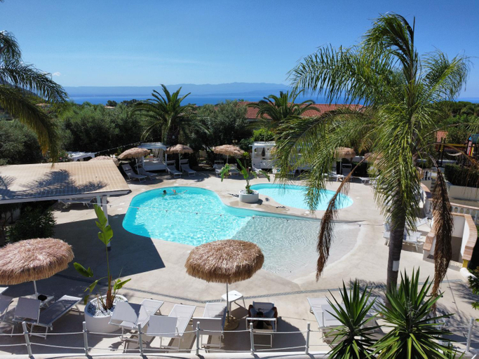 Sport & Beauty 3, Costa Real - Garden Retreat with Private beach, Pet Friendly, Vibo Valentia