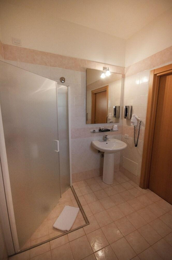 Bathroom 5, Color Dolmen Family Village, Lecce