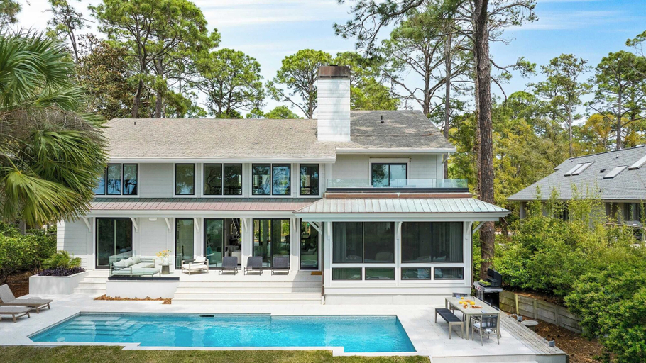 Sport & Beauty 1, South Beach Serenity by Avantstay Private Pool + Beach Access, Beaufort