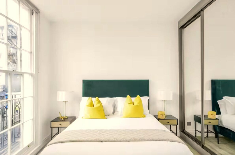 Room 1, Flat 2 Beauchamp Place, London