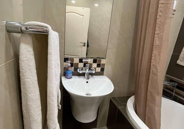 Bathroom 4, Fredericks Place Flamingo Suite, City of Tshwane