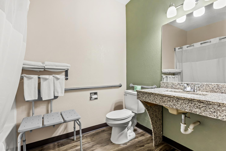 Bathroom 4, Quality Inn Brookings-University, Brookings