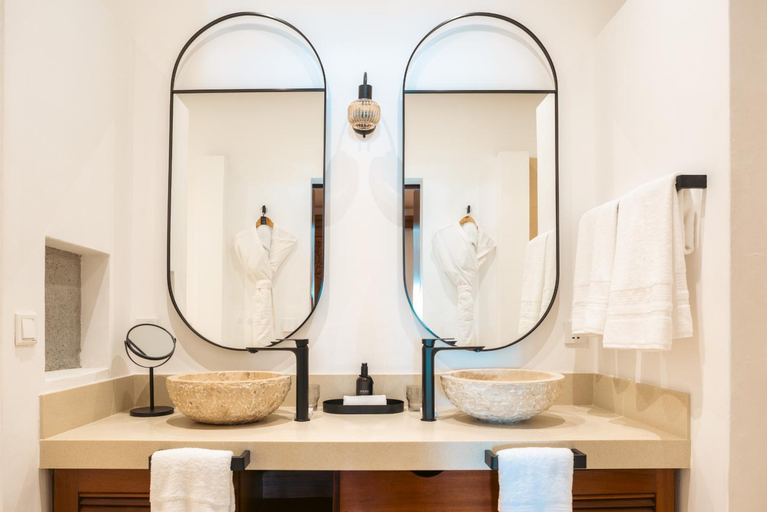 Bathroom, Villa Matahari by muse villas, Black River