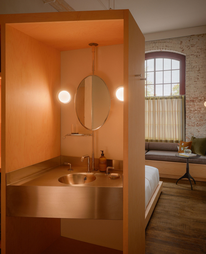 Bathroom 3, Pocketbook Hotel and Bath, Columbia